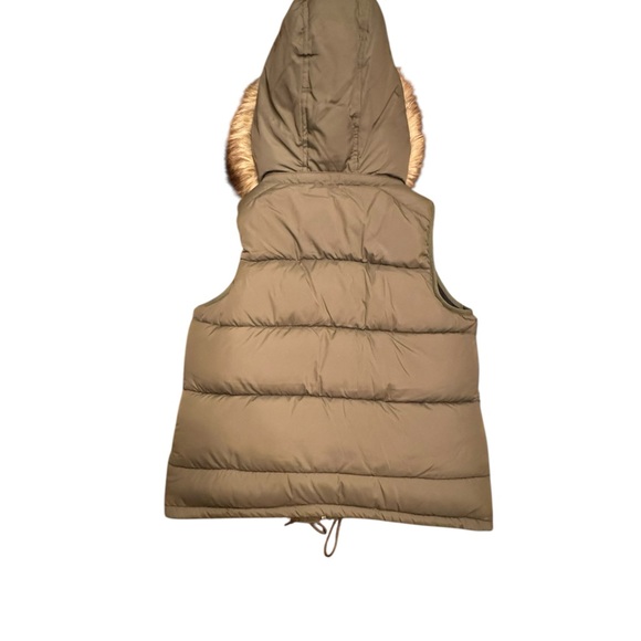 Abercrombie & Fitch Faux Fur Trim Puffer Vest in Olive Green - Picture 4 of 5